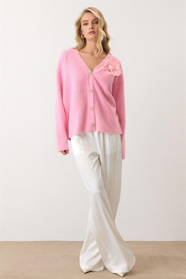 Soft Knit Cardigan with Floral Accessories HORNS 8268