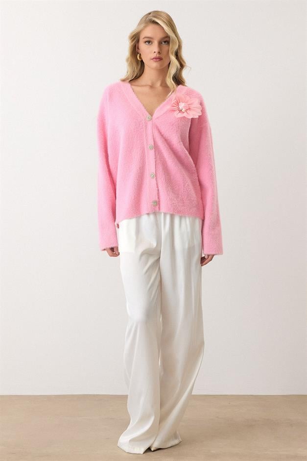 Soft Knit Cardigan with Floral Accessories HORNS 8268