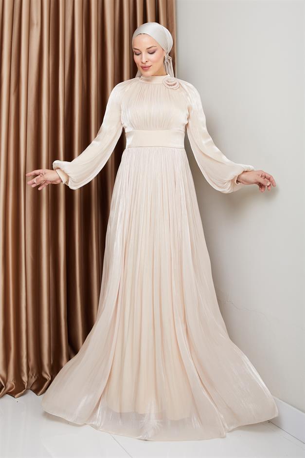 فستان سهرة حرير يوريو مطوي مع تفاصيل زهور كريم 1240