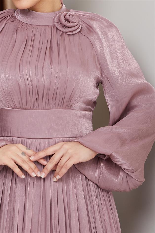 فستان سهرة حرير يوريو مطوي مع تفاصيل زهور وَردَة 1240