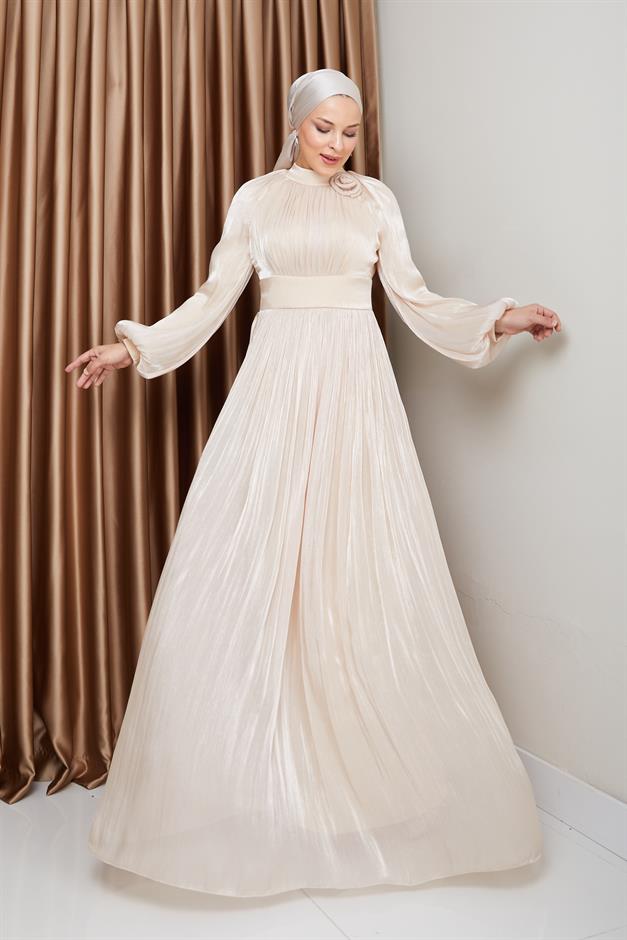 فستان سهرة حرير يوريو مطوي مع تفاصيل زهور كريم 1240