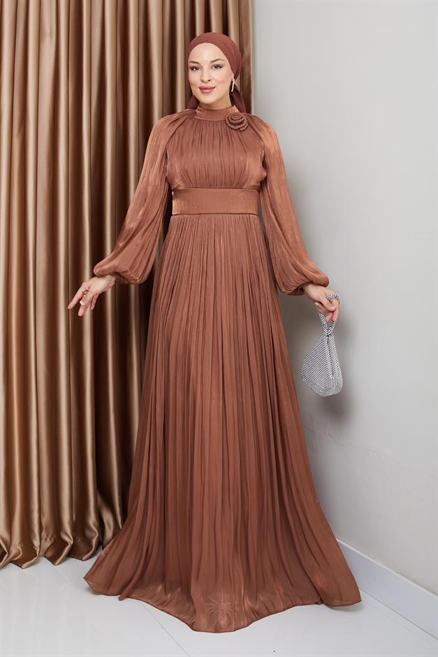 فستان سهرة حرير يوريو مطوي مع تفاصيل زهور التبغ 1240