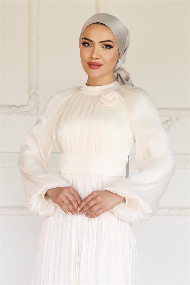 فستان سهرة حرير يوريو مطوي مع تفاصيل زهور العاج 1240