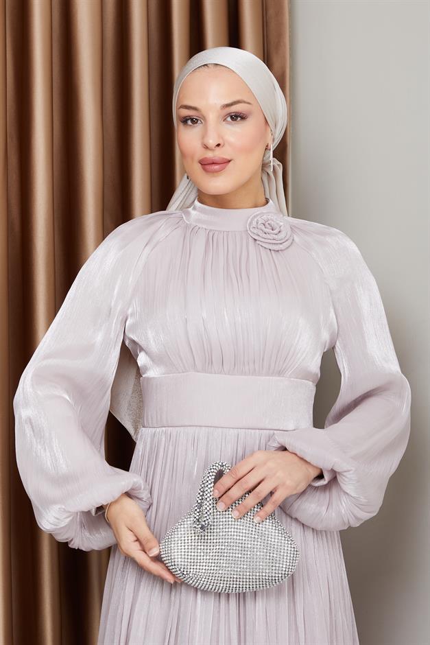 فستان سهرة حرير يوريو مطوي مع تفاصيل زهور حجر 1240