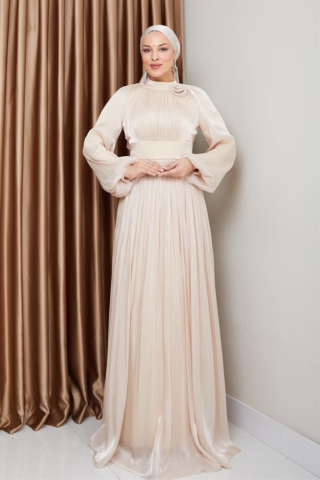 فستان سهرة حرير يوريو مطوي مع تفاصيل زهور كريم 1240