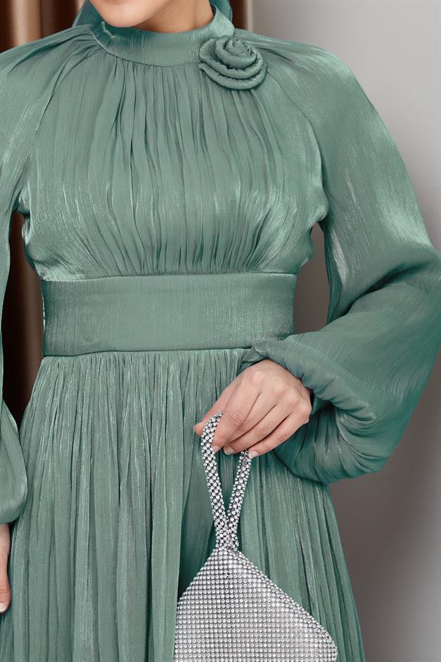 فستان سهرة حرير يوريو مطوي مع تفاصيل زهور أخضر مائي 1240