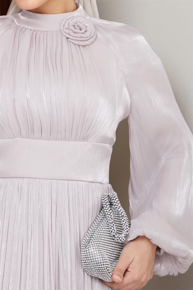 فستان سهرة حرير يوريو مطوي مع تفاصيل زهور حجر 1240