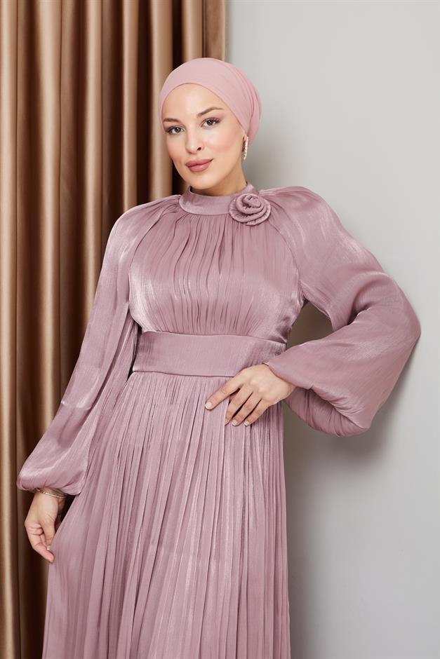 فستان سهرة حرير يوريو مطوي مع تفاصيل زهور وَردَة 1240