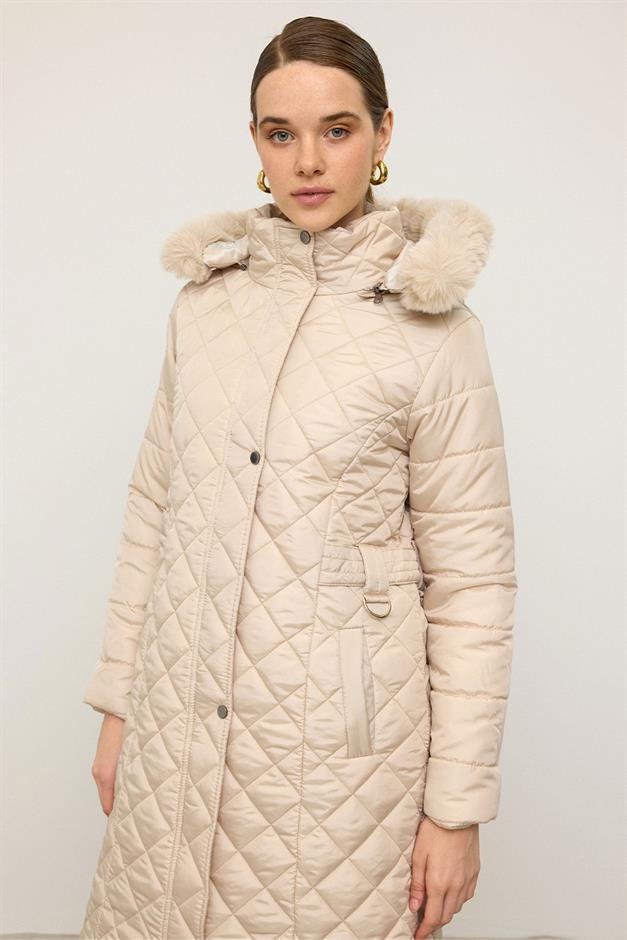 معطف مبطن بغطاء رأس من الفرو القابل للإزالة مع إكسسوارات معدنية حجر 6790