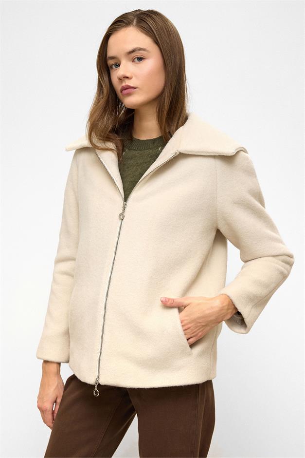 معطف كبير الحجم بغطاء رأس قابل للإزالة وتفاصيل سحاب يفعل 3128