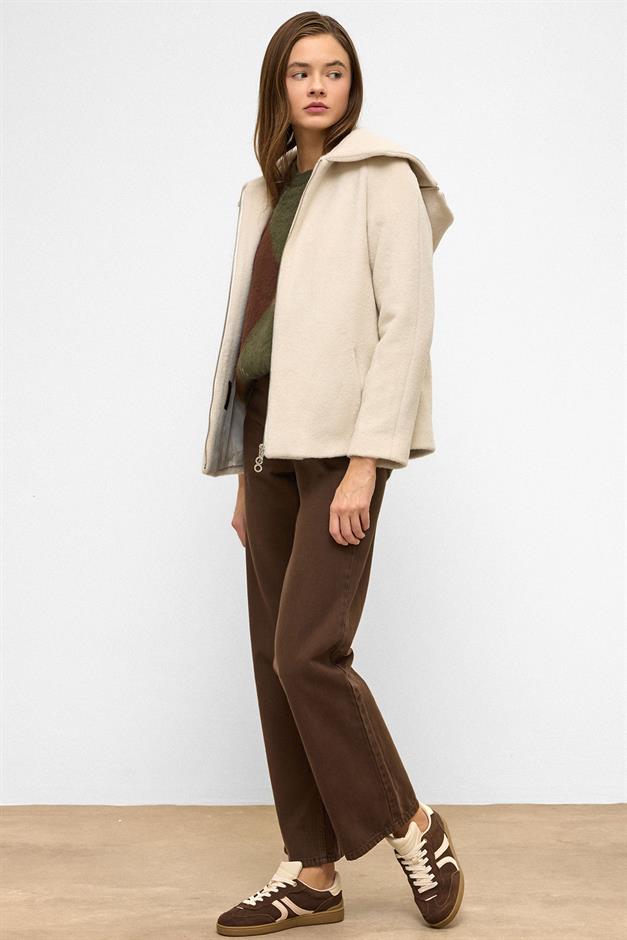 معطف كبير الحجم بغطاء رأس قابل للإزالة وتفاصيل سحاب يفعل 3128