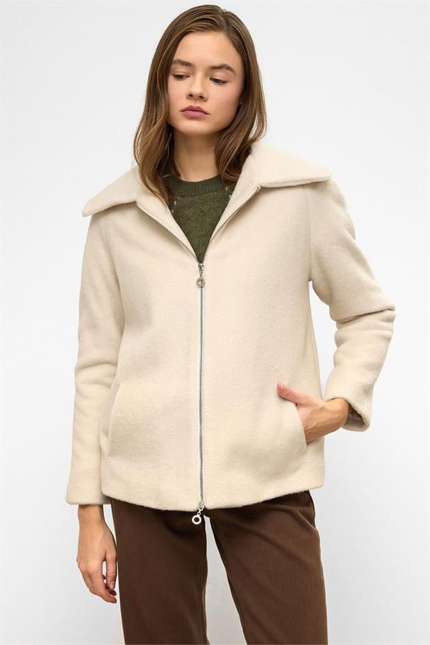 معطف كبير الحجم بغطاء رأس قابل للإزالة وتفاصيل سحاب يفعل 3128