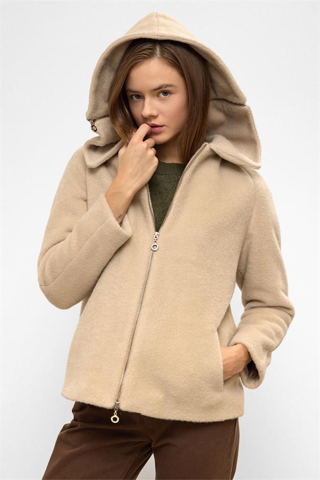 معطف كبير الحجم بغطاء رأس قابل للإزالة وتفاصيل سحاب بيج غامق 3128