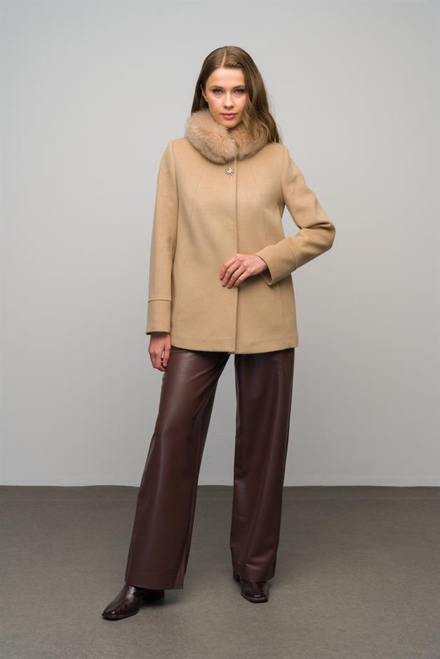 Short Cashmere Coat with Detachable Fur Brooch Detail BEIGE 3053-TK