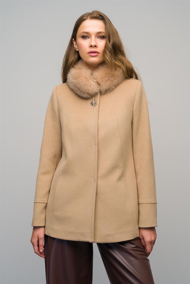 Short Cashmere Coat with Detachable Fur Brooch Detail BEIGE 3053-TK