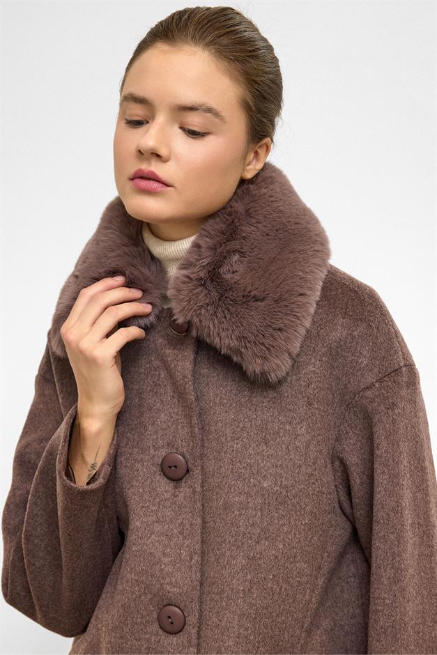 معطف فروي قابل للفصل بأكمام منخفضة ومقاس كبير لاتيه 3089