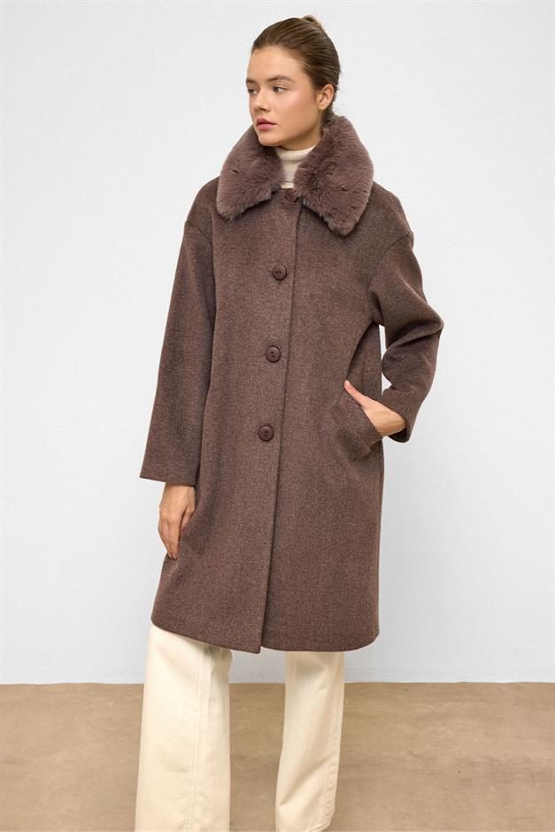 معطف فروي قابل للفصل بأكمام منخفضة ومقاس كبير لاتيه 3089