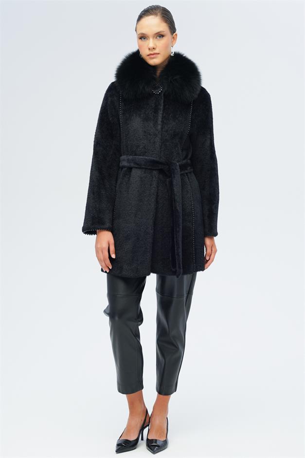 معطف فروي قابل للإزالة بتفاصيل لؤلؤية أسود 3098-TK