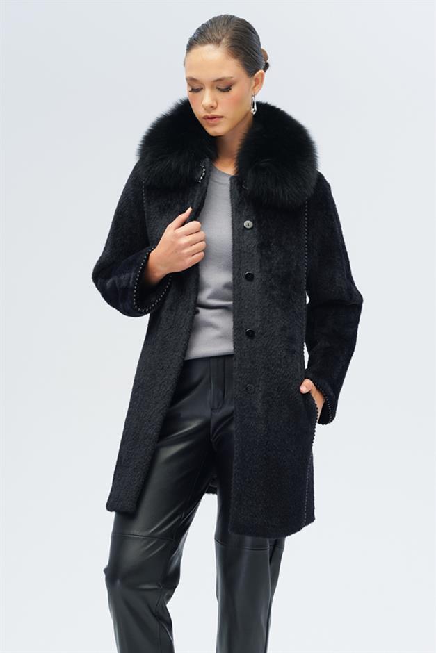 معطف فروي قابل للإزالة بتفاصيل لؤلؤية أسود 3098-TK