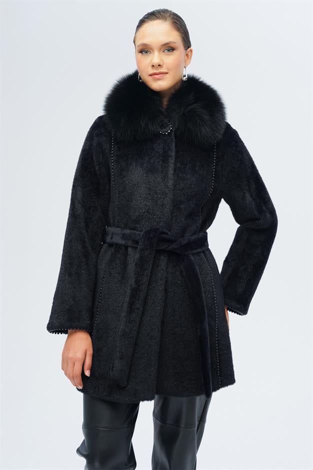 معطف فروي قابل للإزالة بتفاصيل لؤلؤية أسود 3098-TK