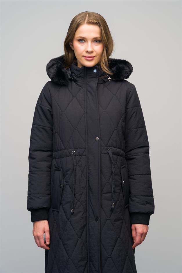 معطف مبطن بتفاصيل ضلعية وغطاء رأس من الفرو القابل للإزالة أسود 6621