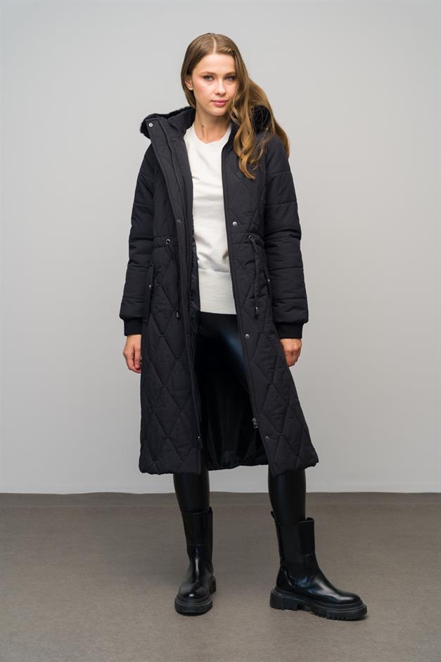 معطف مبطن بتفاصيل ضلعية وغطاء رأس من الفرو القابل للإزالة أسود 6621