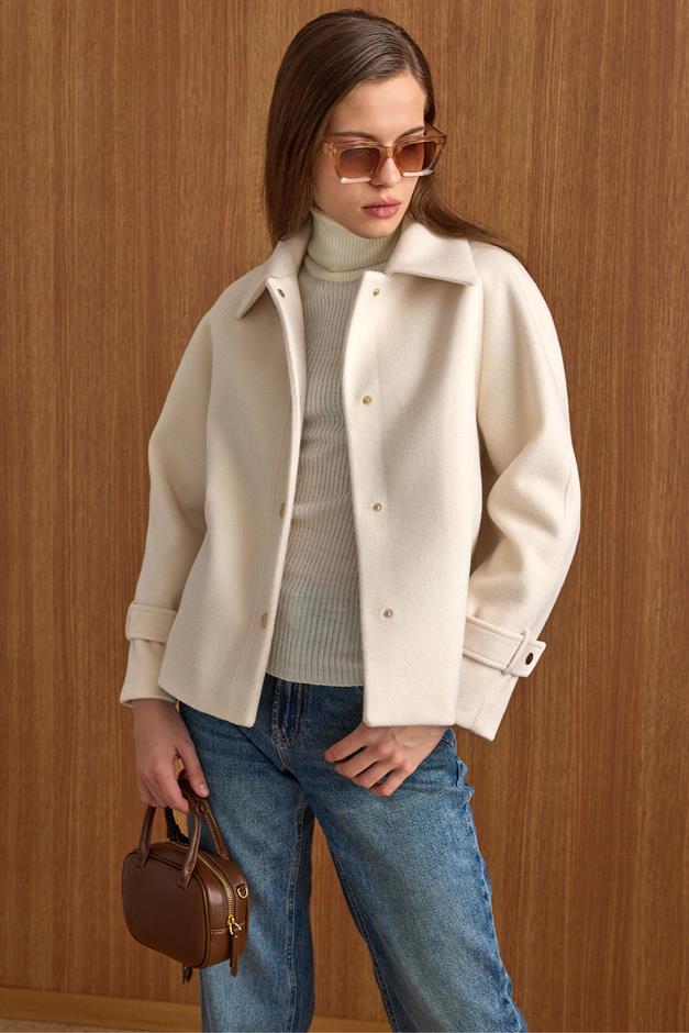 Çıt Çıt Kapamalı Pat Detaylı Kısa Kaban EKRU 3163