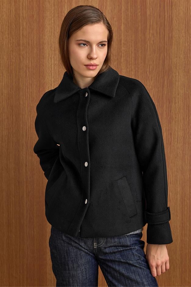 Çıt Çıt Kapamalı Pat Detaylı Kısa Kaban SİYAH 3163