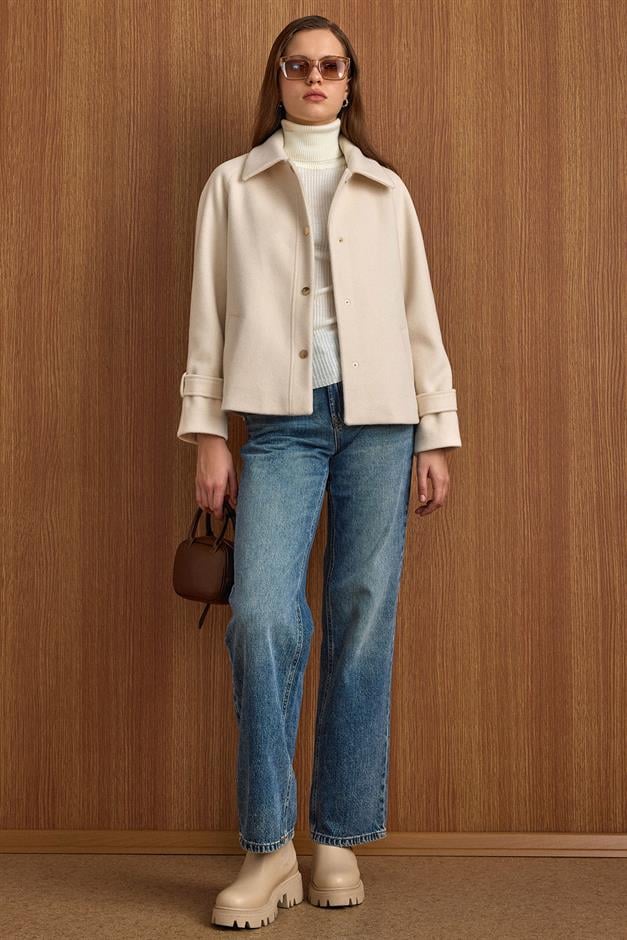 Çıt Çıt Kapamalı Pat Detaylı Kısa Kaban EKRU 3163