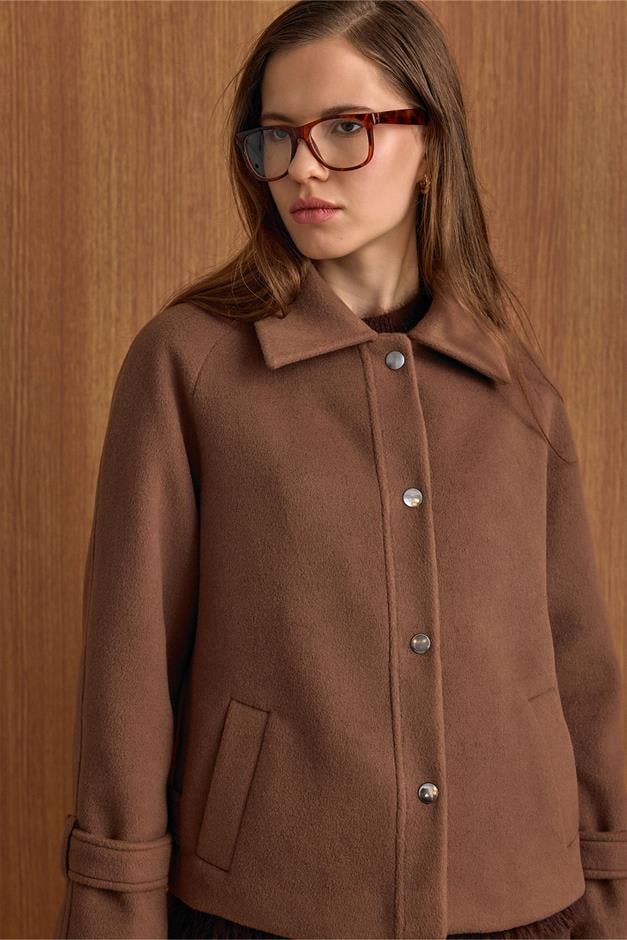 Çıt Çıt Kapamalı Pat Detaylı Kısa Kaban A.KAHVE 3163