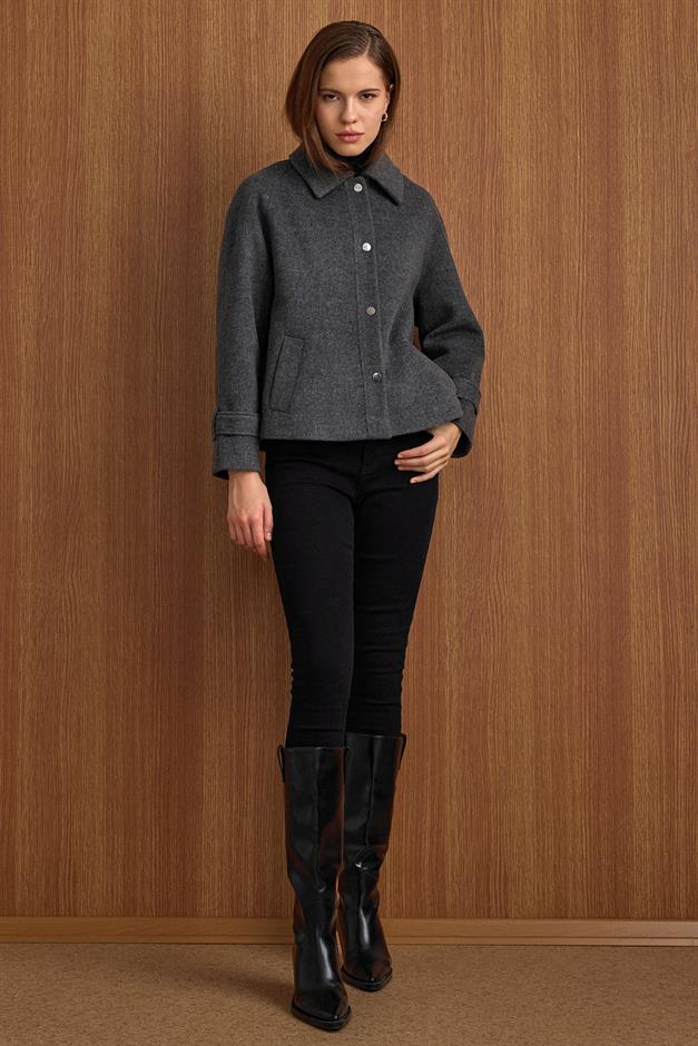 Çıt Çıt Kapamalı Pat Detaylı Kısa Kaban KOYU GRİ 3163