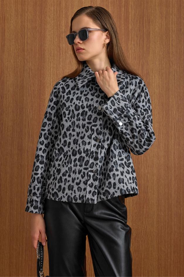 Çıt Çıt Kapamalı Pat Detaylı Leopar Desenli Kısa Kaban GRİ 3163-L