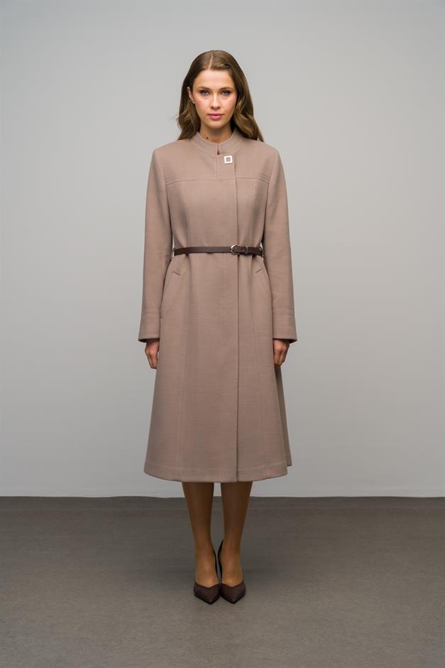 معطف مطرز بتفاصيل مع أزرار كبس وإكسسوارات حزام فيزون 3065