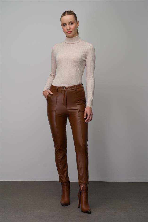 بنطلون ضيق بتفاصيل مخيطة ومظهر جلدي التبغ 7562