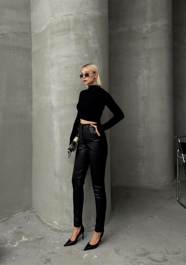 بنطلون ضيق بتفاصيل مخيطة ومظهر جلدي أسود 7562