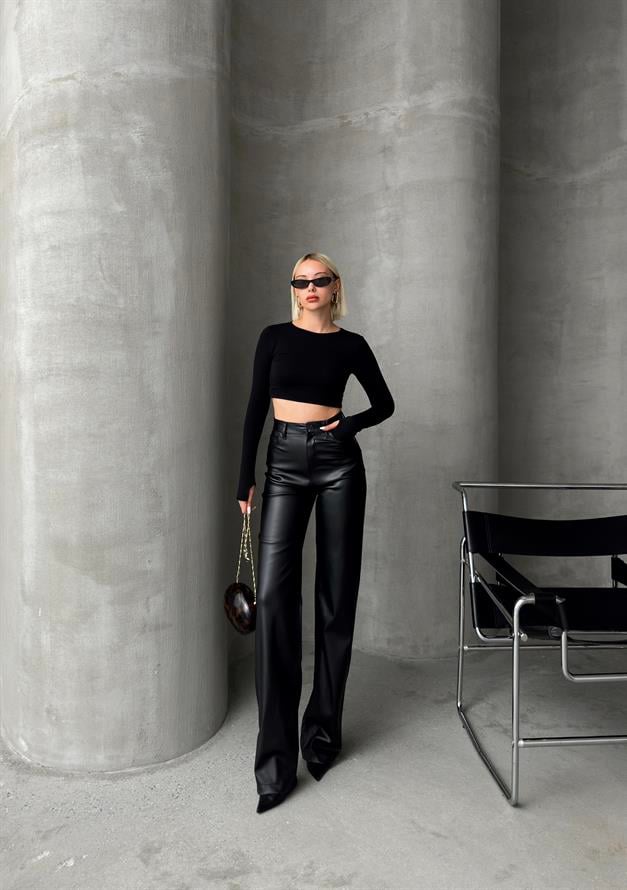 بنطلون واسع الساق بمظهر جلدي أسود 7564