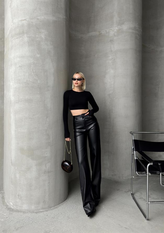 بنطلون واسع الساق بمظهر جلدي أسود 7564