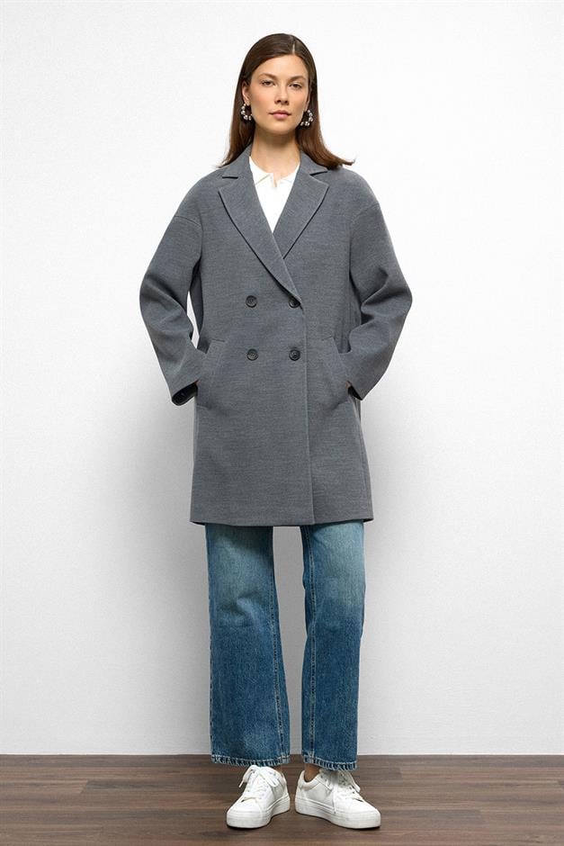 معطف كبير الحجم مبطن بنقشة مزدوجة الصدر رمادي 3095