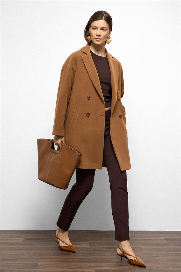 معطف كبير الحجم مبطن بنقشة مزدوجة الصدر التبغ 3095