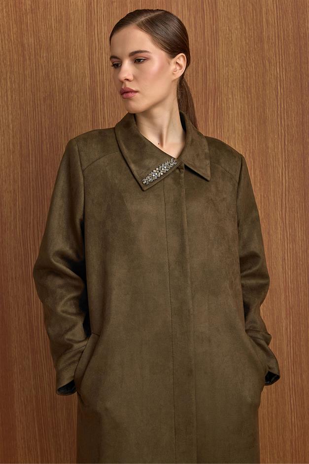 Devrik Yaka Taş Detaylı Süet Görünümlü Büyük Beden Pardesü K.HAKİ 6795