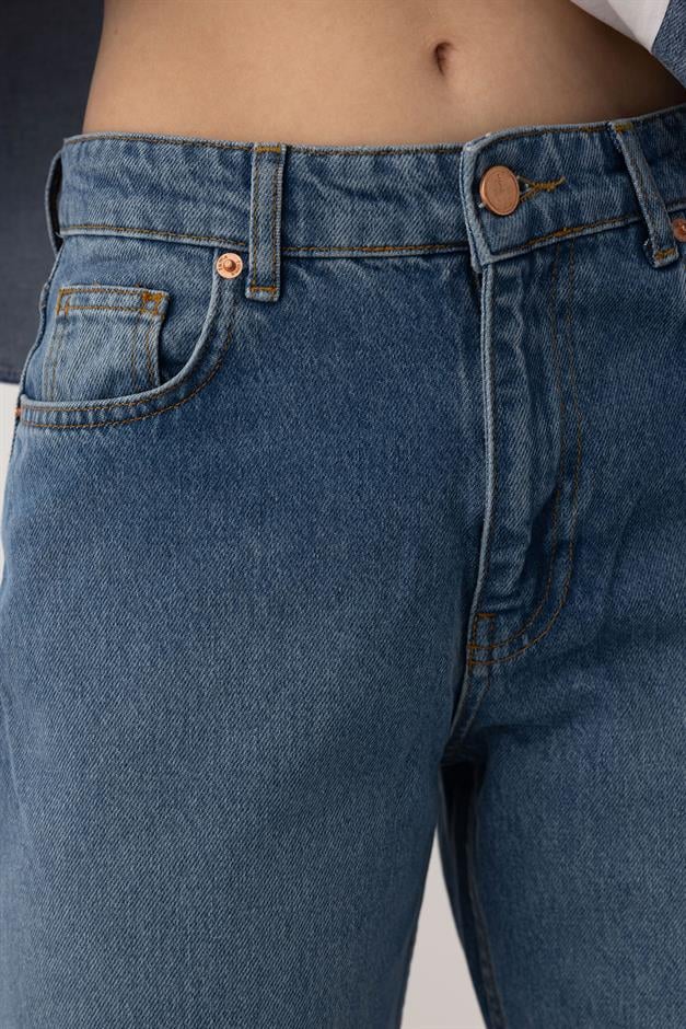 بنطال جينز واسع الساق بقصة مريحة وخصر منخفض أزرق 7570