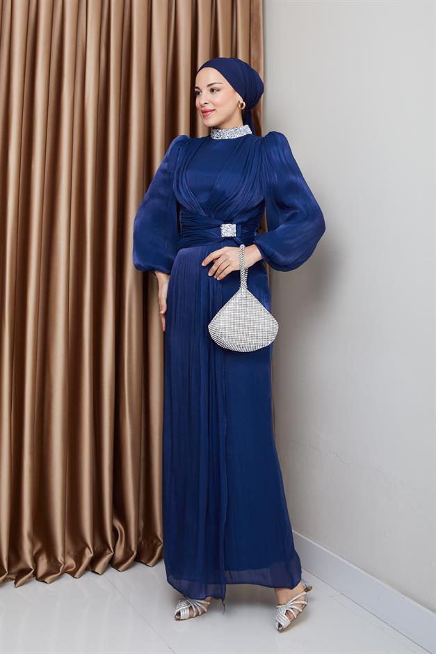 فستان سهرة حرير من يوريو مع فيونكة وياقة حجرية ك. نيلي 1236