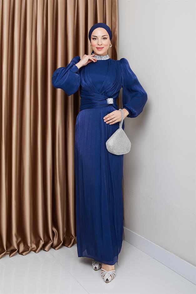 فستان سهرة حرير من يوريو مع فيونكة وياقة حجرية ك. نيلي 1236