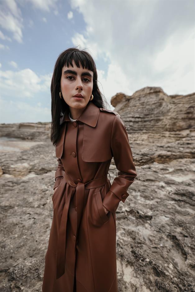 Long Leather Trench Coat with Shirt Collar, Epaulettes and Cape Details CAMEL 6607