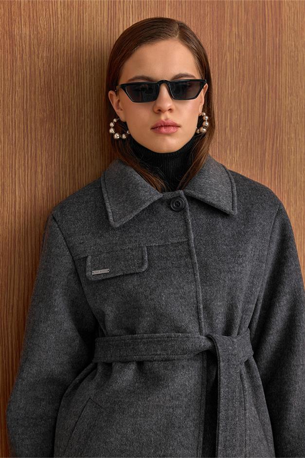 Gömlek Yaka Kuşak Detaylı Oversize Kısa Kaban KOYU GRİ 3155