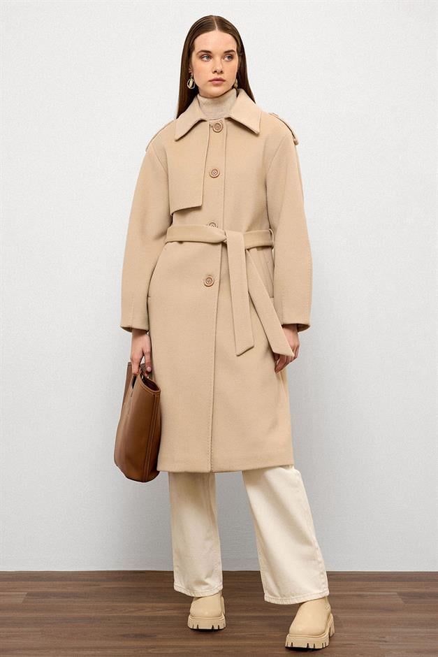 معطف فاخر مع ياقة قميص وتفاصيل غرزة منقطة يفعل 3125