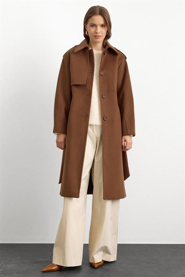 معطف فاخر مع ياقة قميص وتفاصيل غرزة منقطة التبغ 3125