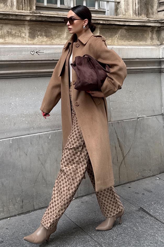 معطف فاخر مع ياقة قميص وتفاصيل غرزة منقطة ك. كامل 3125