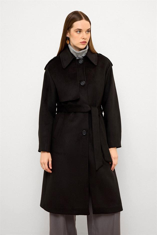 معطف فاخر مع ياقة قميص وتفاصيل غرزة منقطة أسود 3125