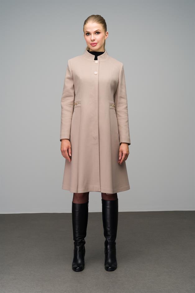 معطف واسع مع طوق قاضي وإكسسوارات معدنية حجر 3054